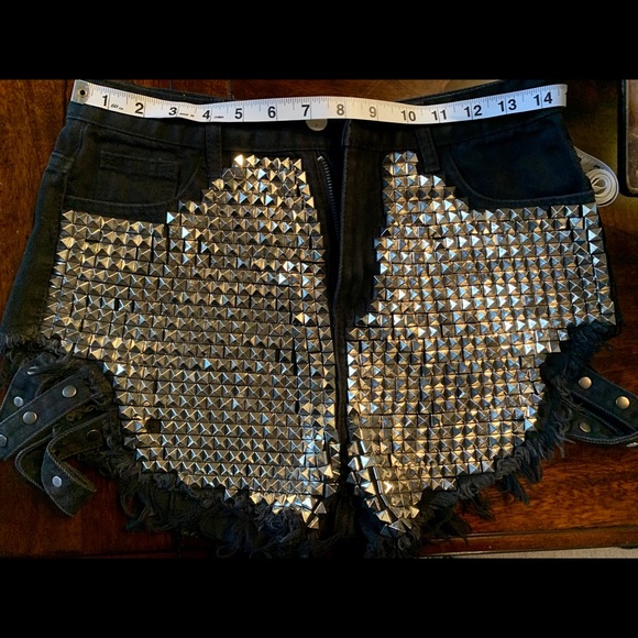 Firm/Final NWOT.. Black High Waist Rivet Shorts - Picture 4 of 6